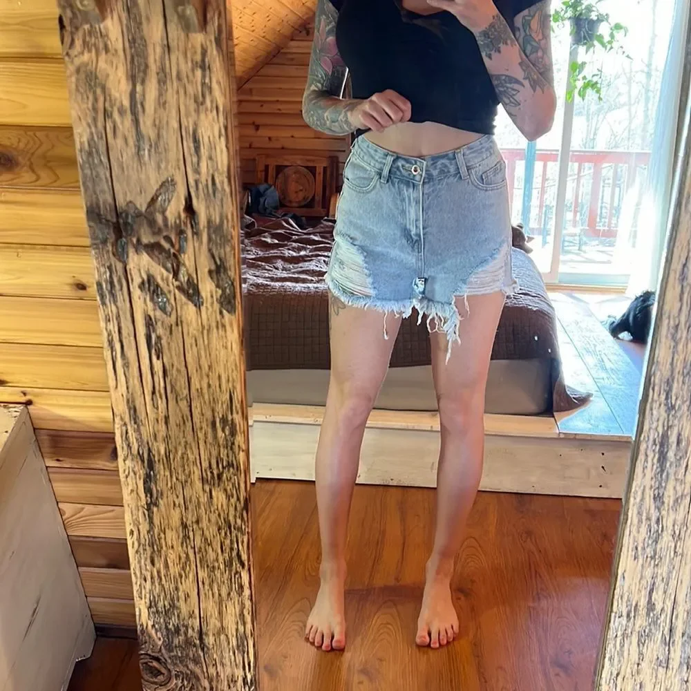 Sexy high rise bum rip jean shorts - Picture 2 of 10